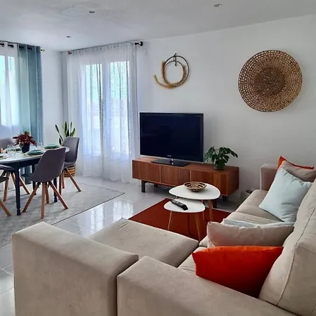 Con Terraza En Playa De Usil *