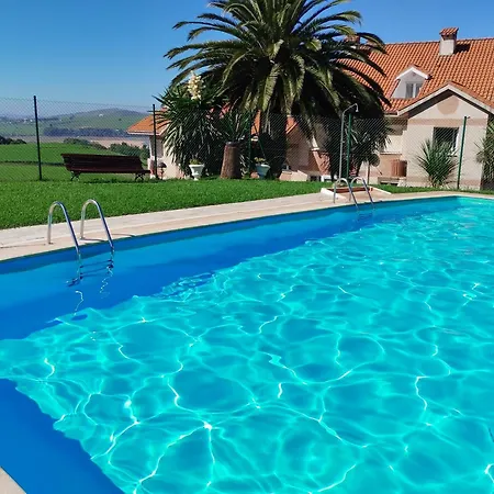 Con Terraza En Playa De Usil Apartman