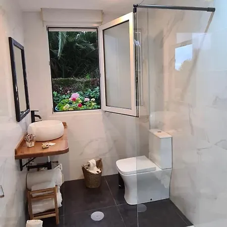 Con Terraza En Playa De Usil Апартаменты Могро