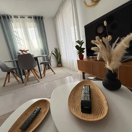 Apartment Con Terraza En Playa De Usil