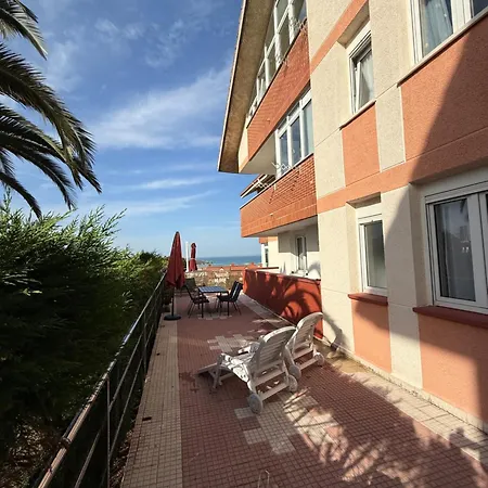 Con Terraza En Playa De Usil