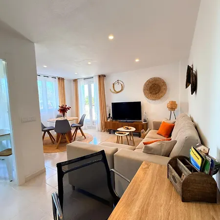 Con Terraza En Playa De Usil *