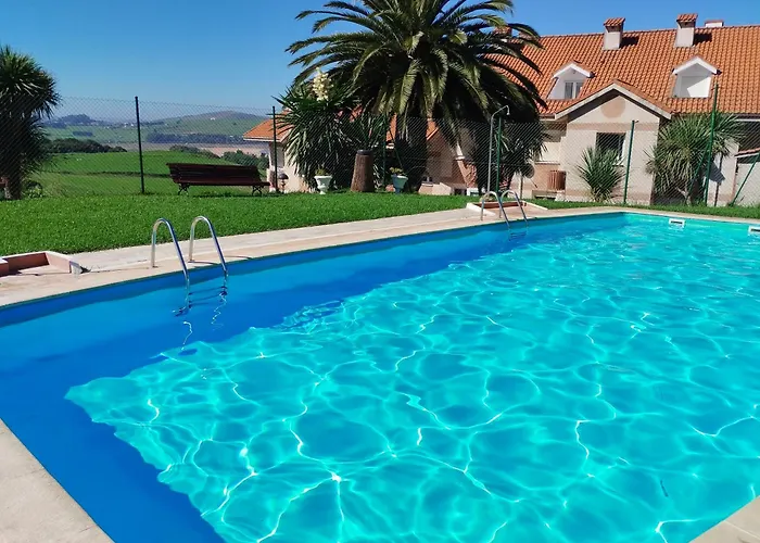 Con Terraza En Playa De Usil 아파트